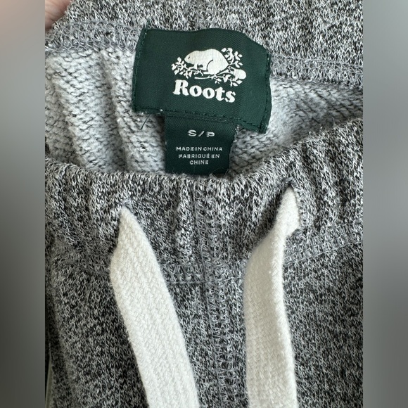 Roots sweatshirt and sweatpant set size small LNWOT - Picture 10 of 12